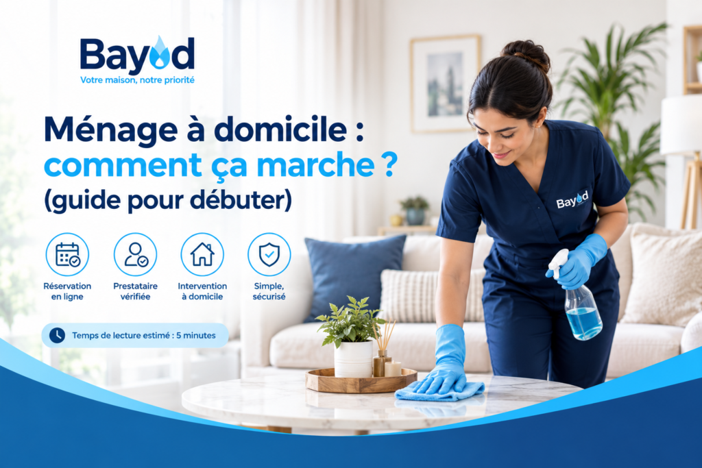 Couverture Bayad sur le ménage à domicile : comment ça marche, avec une aide ménagère professionnelle nettoyant une table dans un salon lumineux.